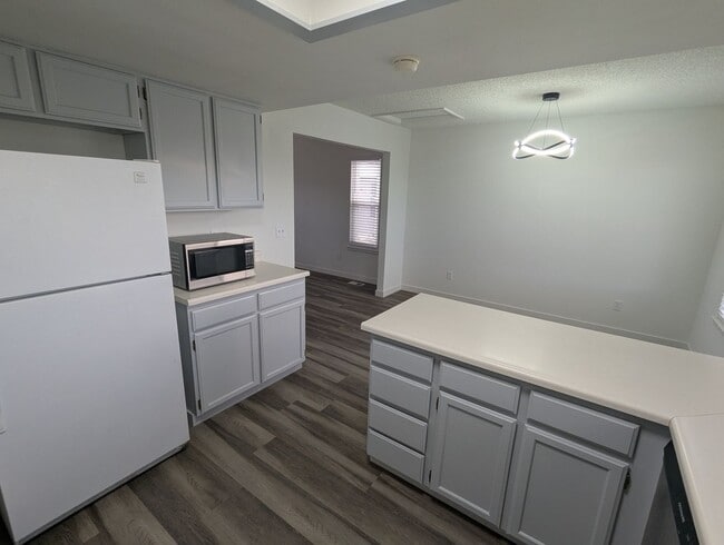 Building Photo - SUPER NICE REMODELED 3 BED, 3 BATH HOME IN HIGHLANDS RANCH!  FEBRUARY 1ST OCCUPANCY!