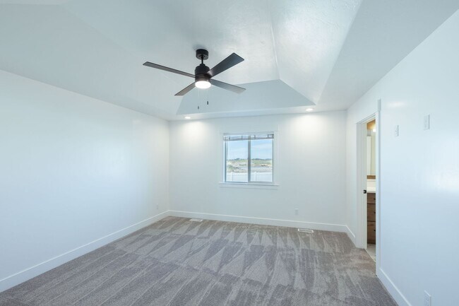 Building Photo - $500 off first month's rent. If rented before the end of AUGUST!!BRAND NEW 5 BED 3 BATH TWIN HOME