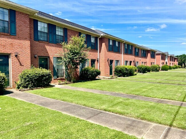 Building Photo - Beautiful Updated Townhomes in Decatur, AL