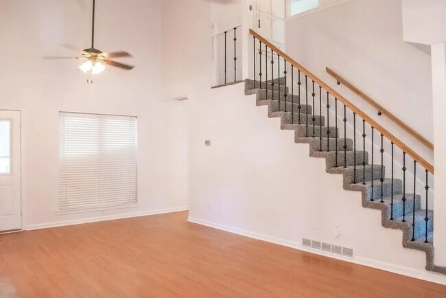 entry - 6736 Starnes Rd