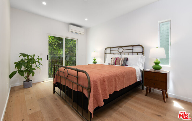 Building Photo - 6623 Esplanade