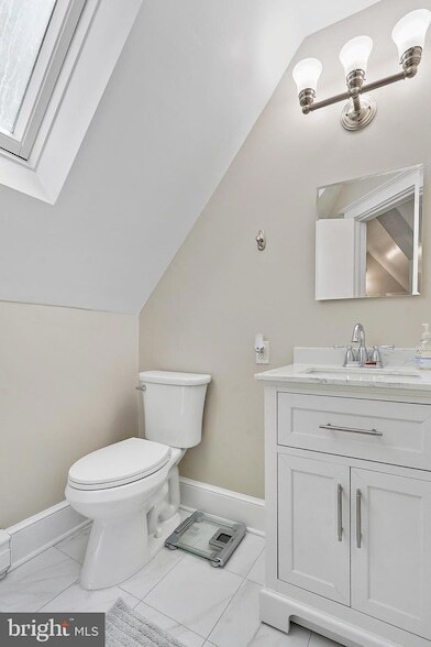 Building Photo - 1503 Russell Rd