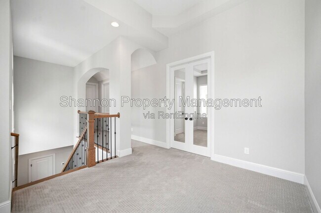 Building Photo - 1204 W 16th St