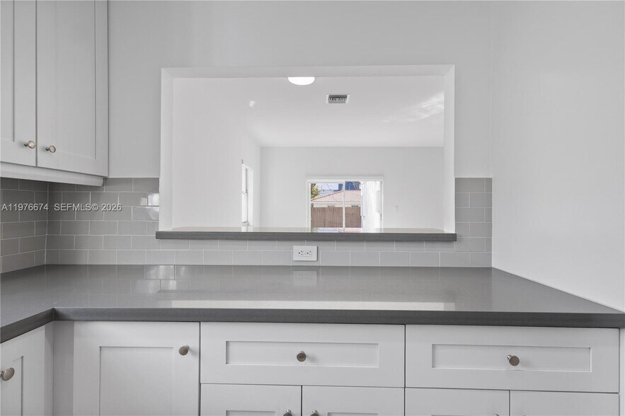 Building Photo - 2870 SW 21st St