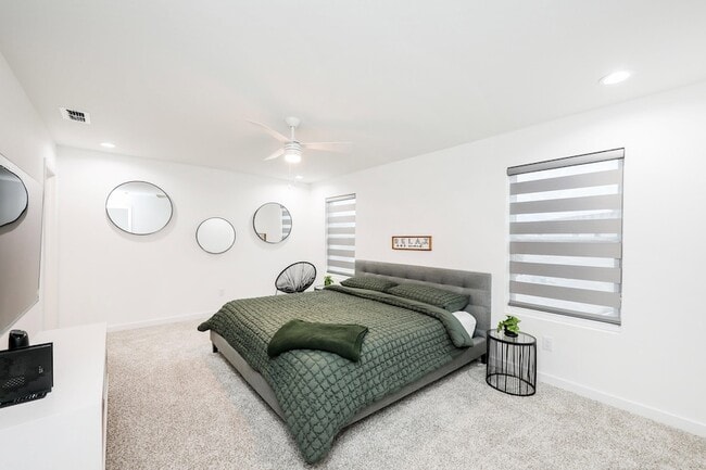 Building Photo - 305 Deer Path Lp