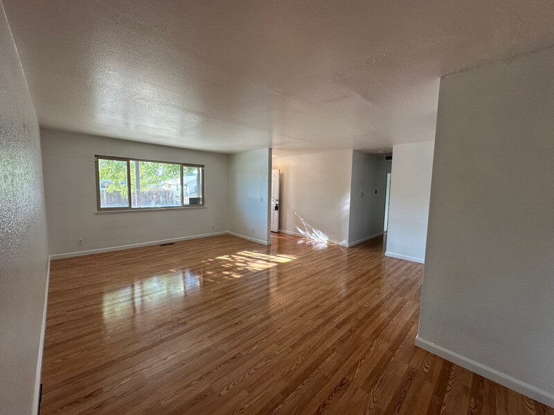 Building Photo - 295 7th St