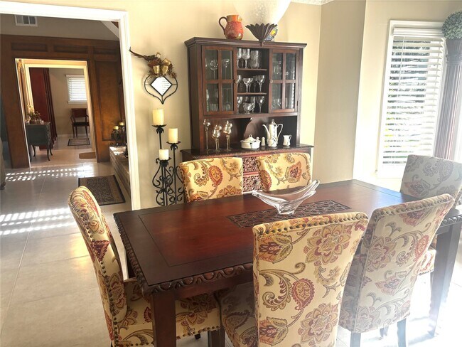 Building Photo - 11418 Chevy Chase Dr