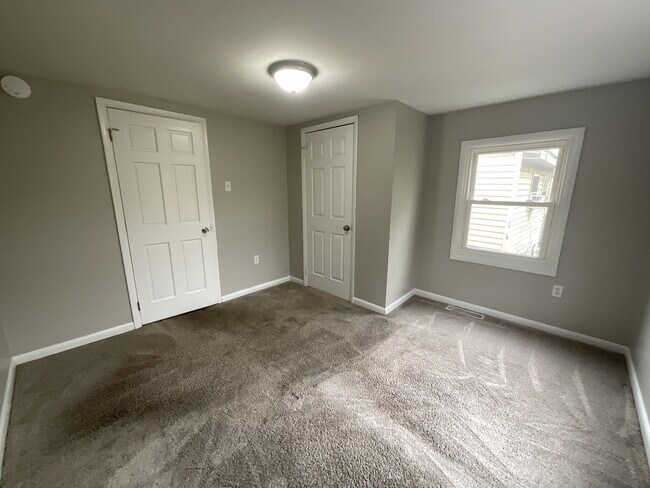 Building Photo - 224 E Mulberry Ave