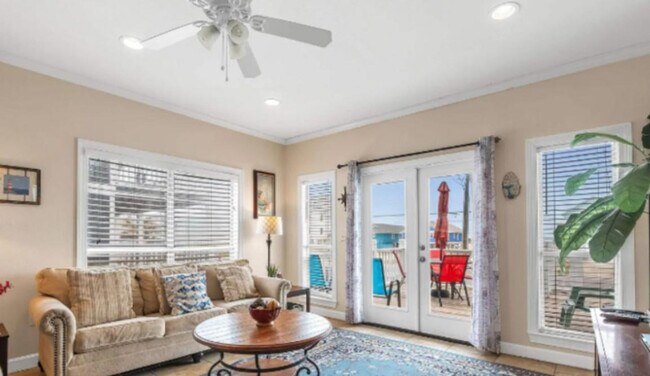 Building Photo - 1412 W Beach Blvd