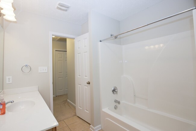 Building Photo - "Charming 4-Bedroom Home with Granite Coun...