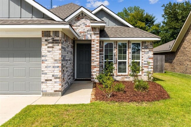 Building Photo - Like new 3 bedroom, 2 bath in the gated community of Point Aquarius/Summerchase