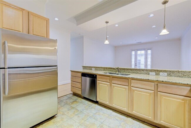 Building Photo - 7134 Mapleridge St