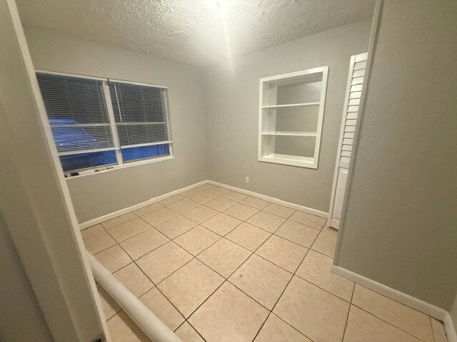 Building Photo - 4731 E Castlewood Dr