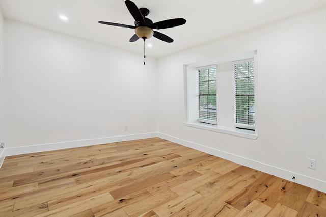 Building Photo - 402 Creekmeadow Ln