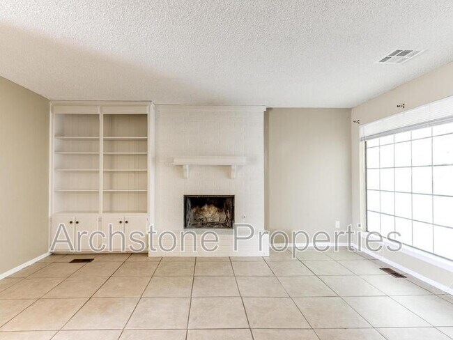 Building Photo - 6605 Lyrewood Ln