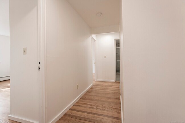 Building Photo - 70 Farmington Ave