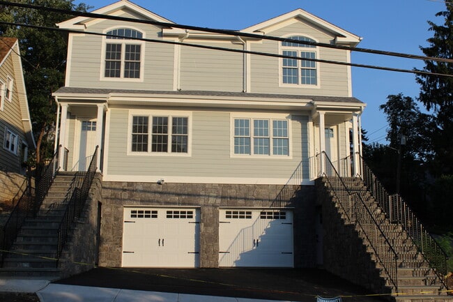 Primary Photo - 134 Lincoln Ave