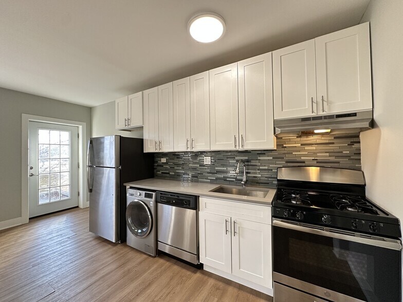 Building Photo - 735 Judson Ave