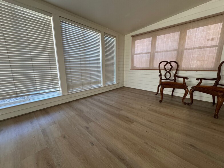 Building Photo - 712 E Washington St