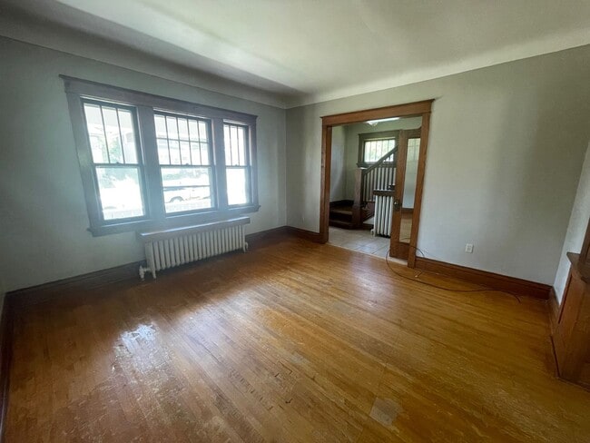 Building Photo - Three Bedroom East Hillside Home