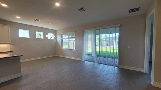 Building Photo - 3930 SW 16th Pl