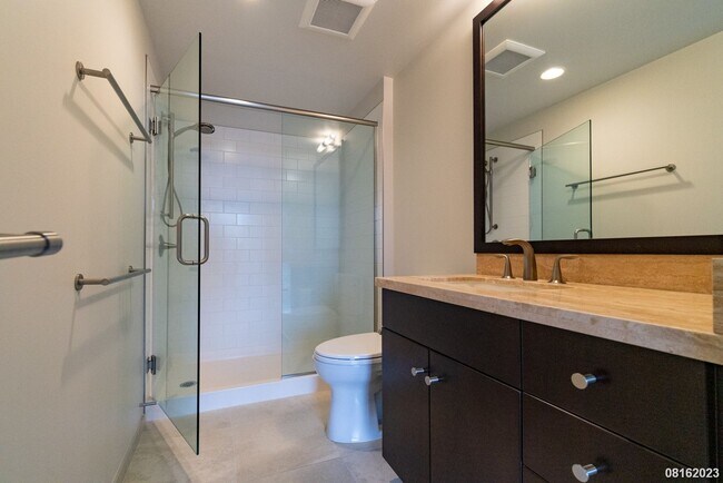 Building Photo - Waihonua 2br 2ba 2pkg (tandem) w/Storage, High Floor, Amenities (Honolulu)