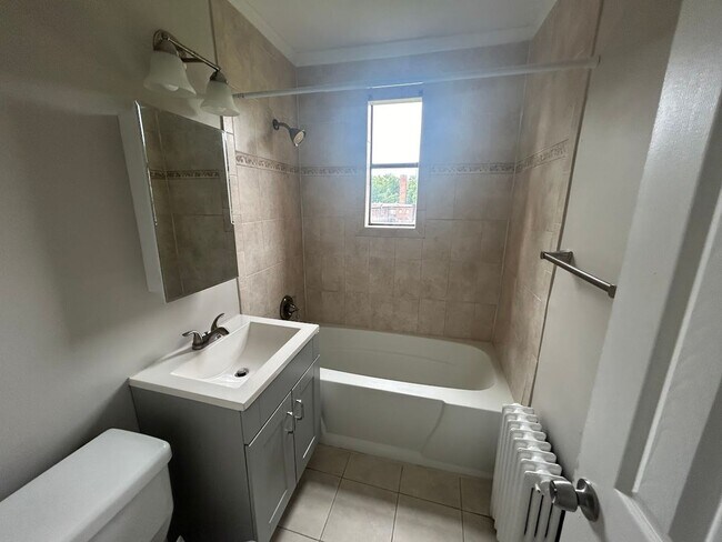 Building Photo - Affordable 2-Bedroom Apartment in Southwes...