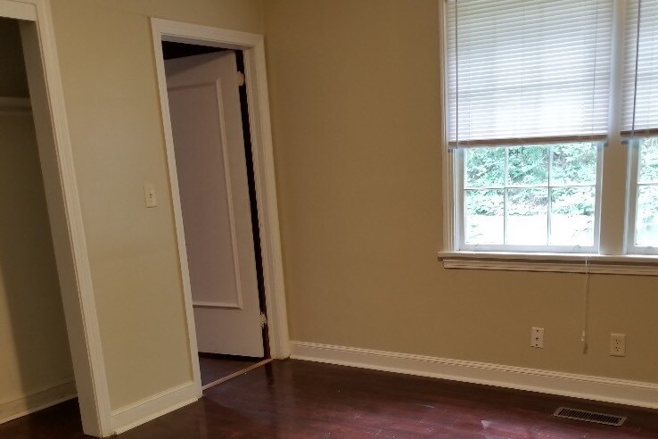Building Photo - 111 Canyon Dr