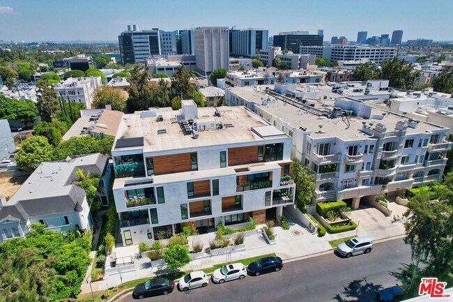 Building Photo - 132 N Swall Dr