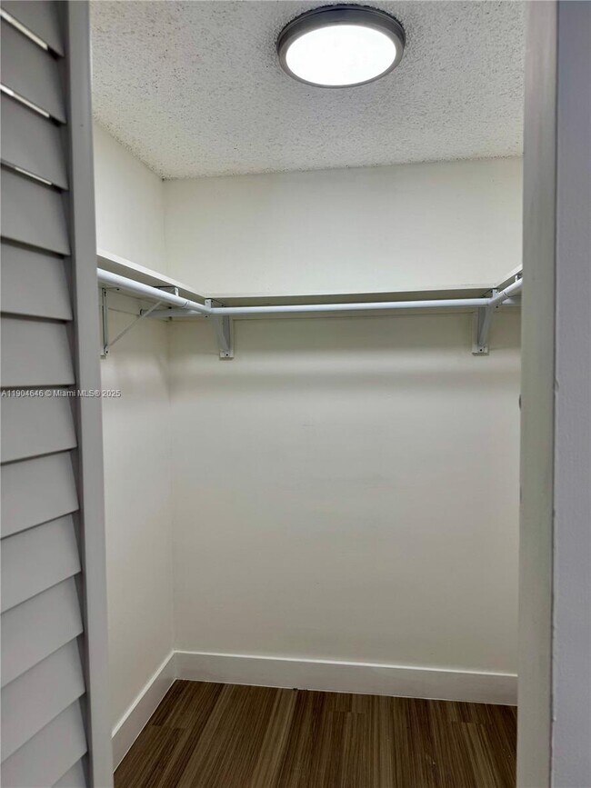 Building Photo - 605 Ives Dairy Rd