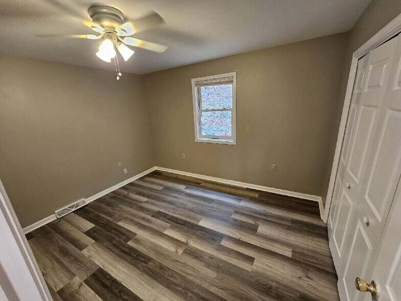 Building Photo - 423 Summit Ave