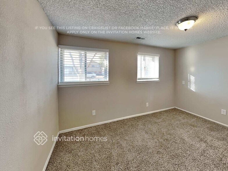 Building Photo - 11269 E Center Ave