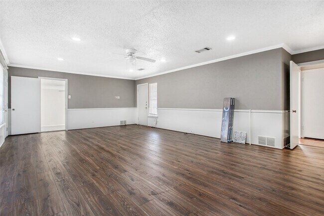 Building Photo - 9306 Forest Hills Blvd