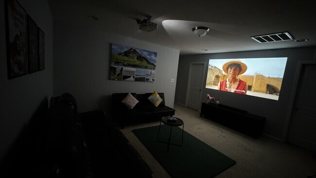 Building Photo - 318 OldCastle Dr