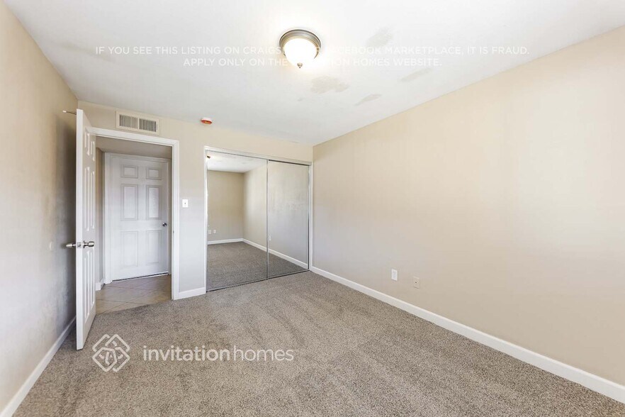 Building Photo - 3643 E Surrey Ave