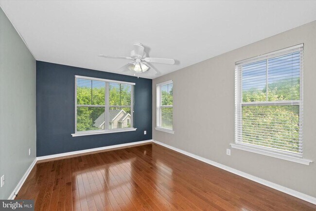 Building Photo - 10 Chasmere Dr
