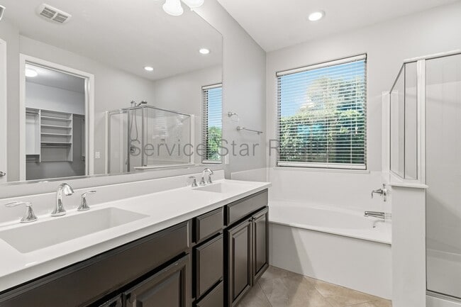 Building Photo - 14479 W Desert Flower Dr