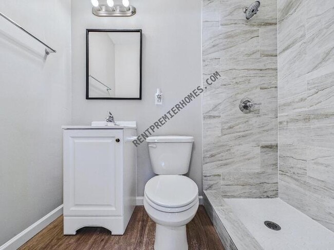 Building Photo - 6921 Knollwood Rd