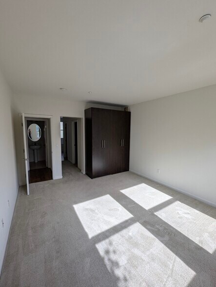 Building Photo - 816 Gaspar Vis