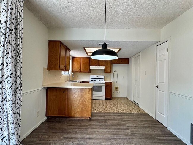 Building Photo - 1203 Yorkshire Ln