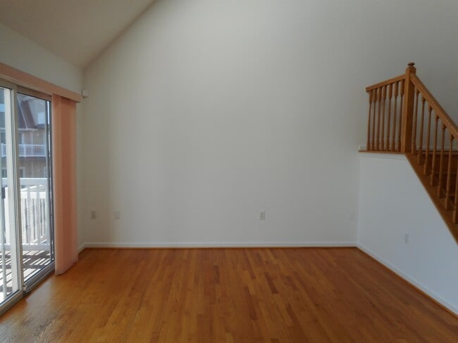 Building Photo - 207B Seneca Way