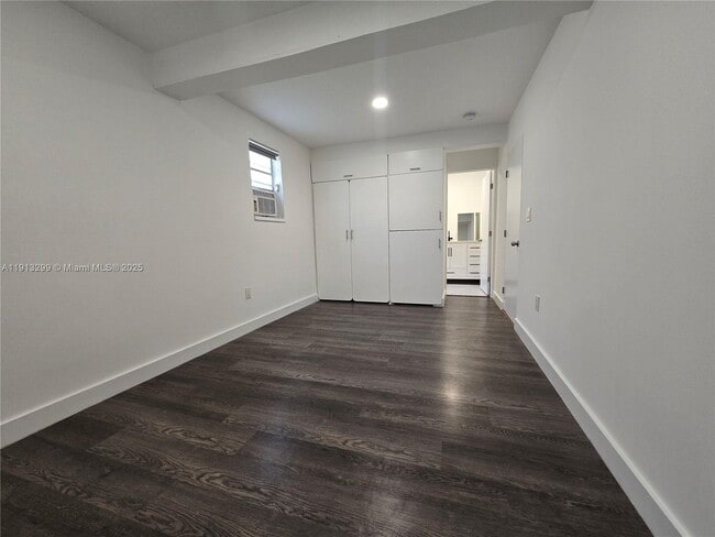 Building Photo - 1629 SW 6th St