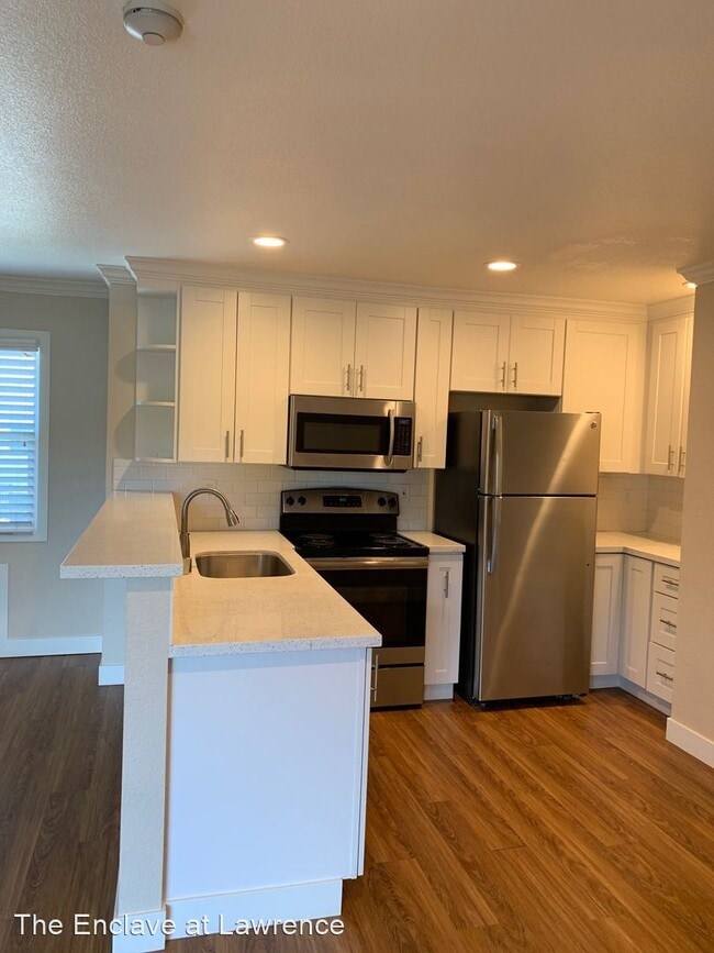 Building Photo - 1981 St Lawrence Dr