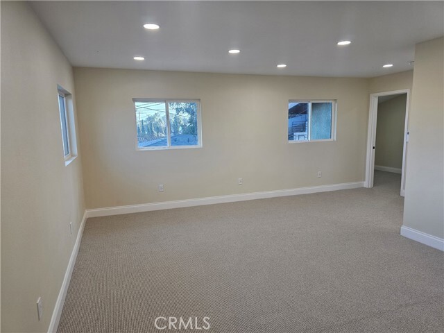 Building Photo - 2641 Valley View Ave