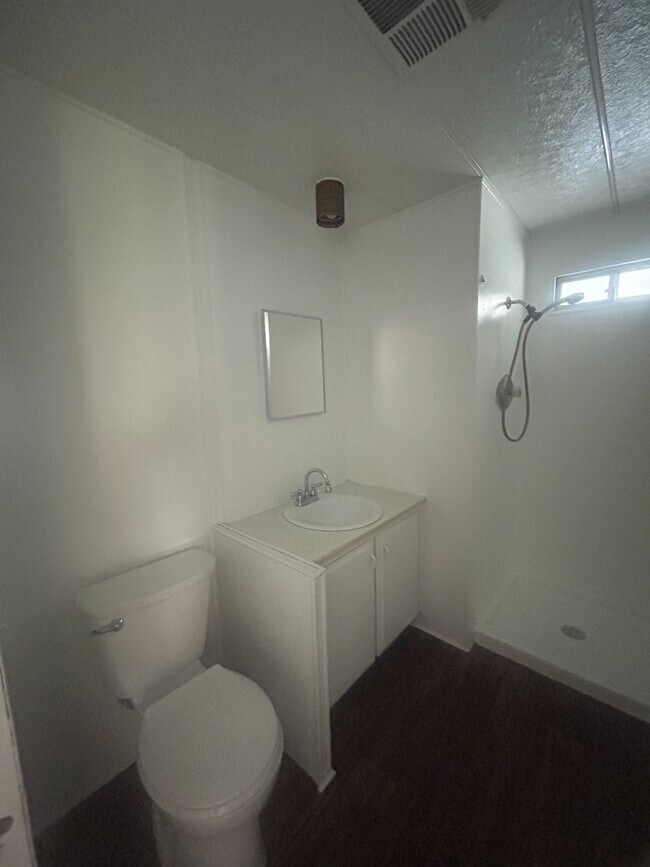 Building Photo - 3601 E Wyoming Ave