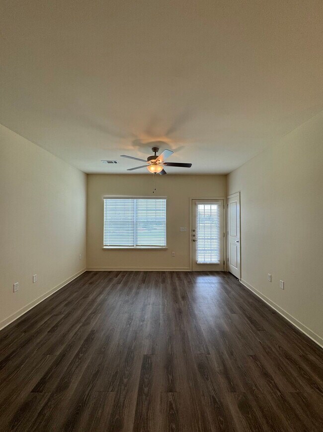 Building Photo - 10216 Greenland Pk Dr
