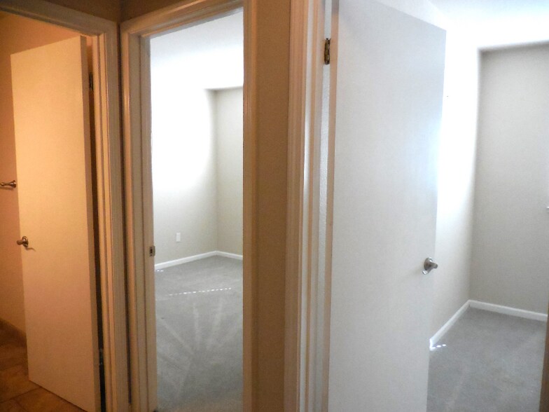Building Photo - 368 Quail Dr