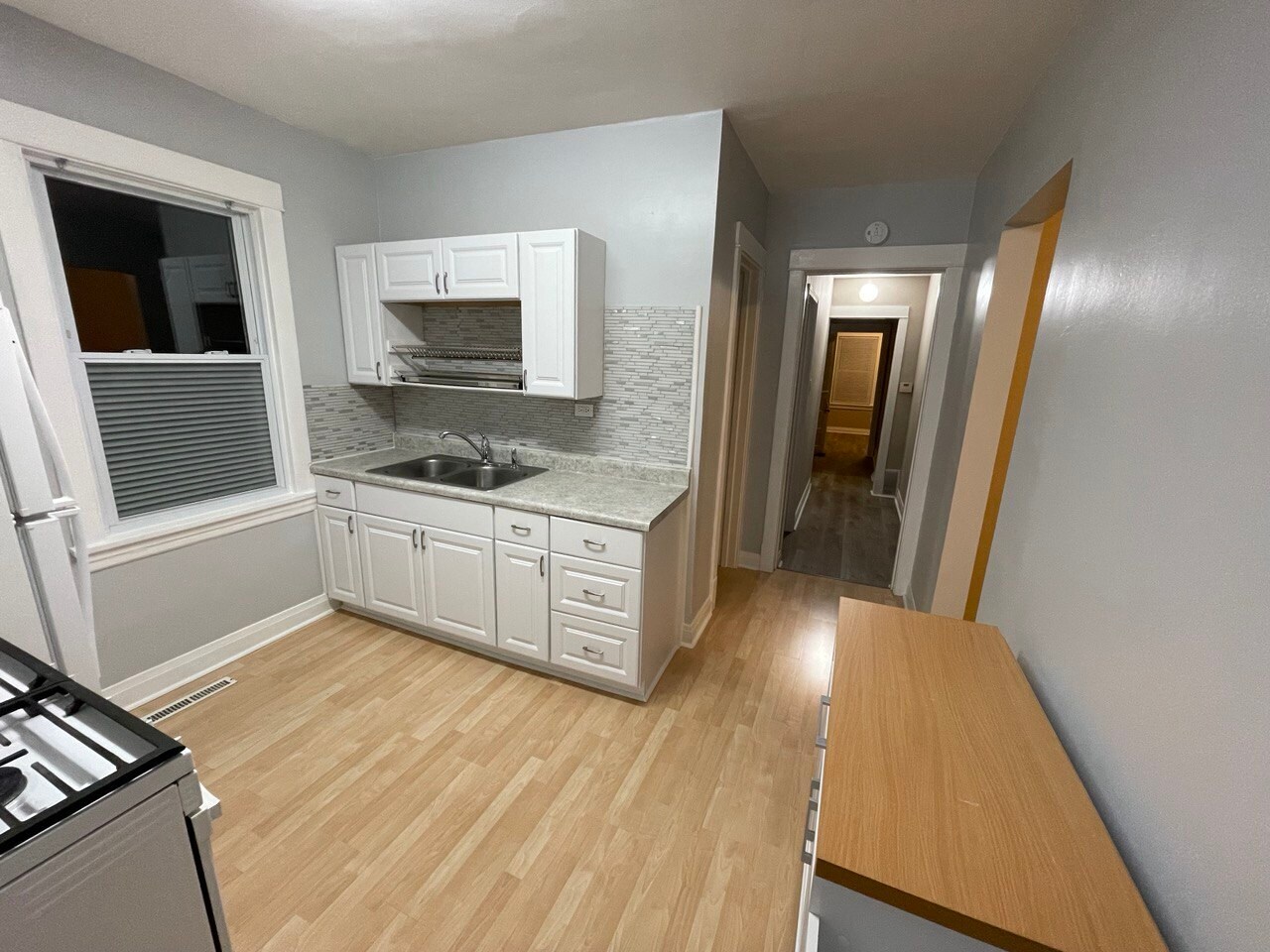 Kitchen - 5434 N Lotus Ave