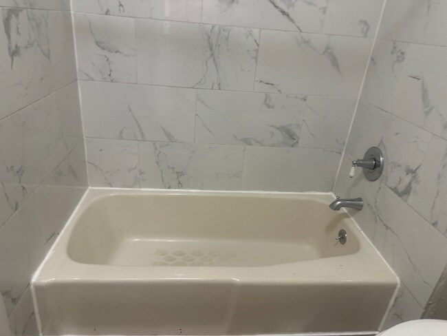 Building Photo - 895 Main St