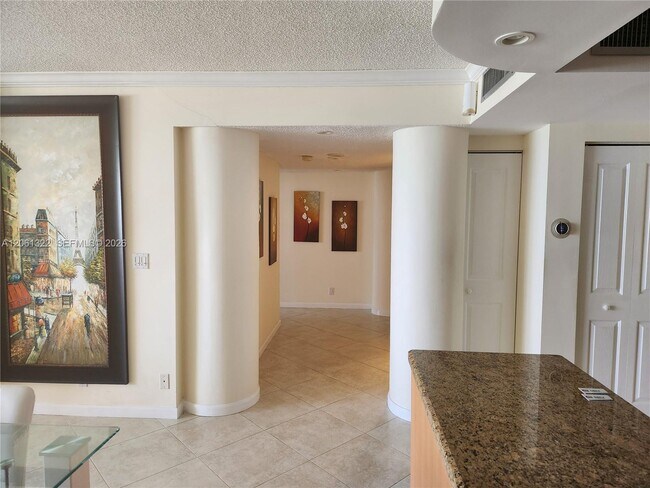 Building Photo - 3725 S Ocean Dr